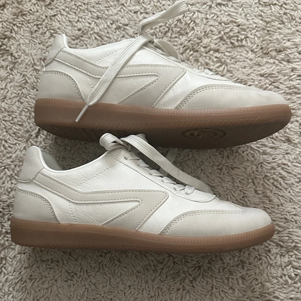 EUC size 7 DV by Dolce Vita White Sneakers - Picture 4 of 9